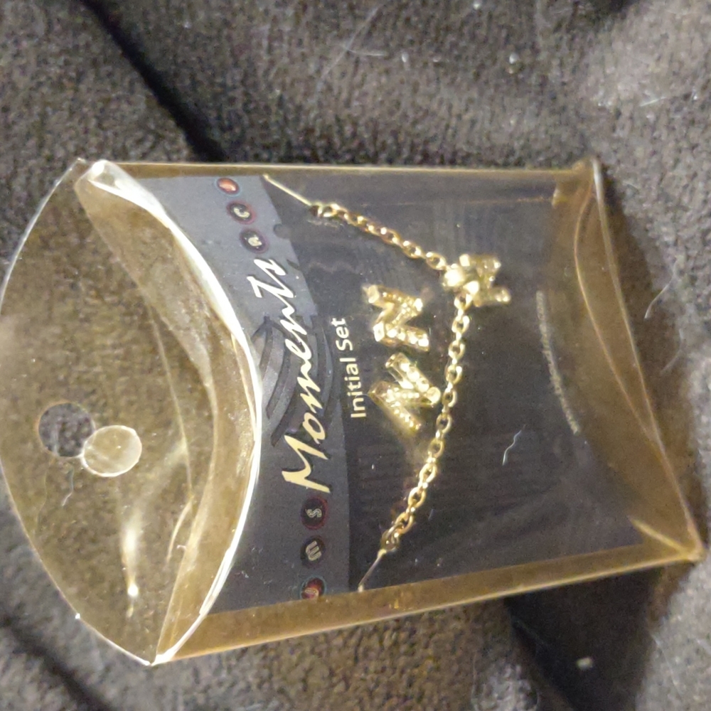 Moments Initial ‘N’ necklace with earrings